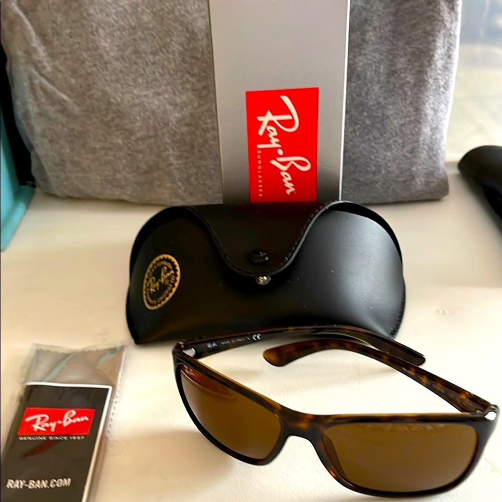 Ray-Ban men’s Light Havana Dark Brown Sunglasses.  NIB